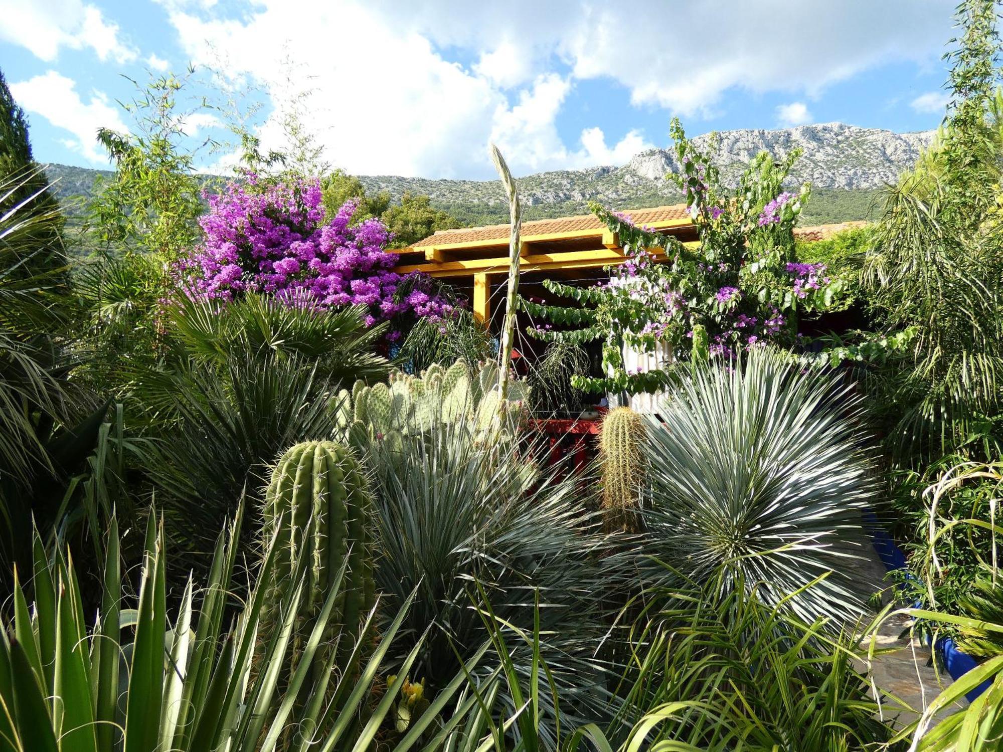 Villa Tropica, Total Privacy, Tropical Garden And Private Pool Kastela Bagian luar foto